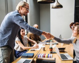 Relacionamento Interpessoal: o que é e como pode impactar a sua carreira